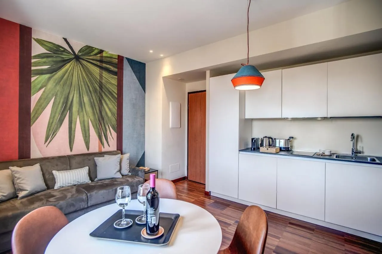 Milhouse Suites Duomo Милан Италия