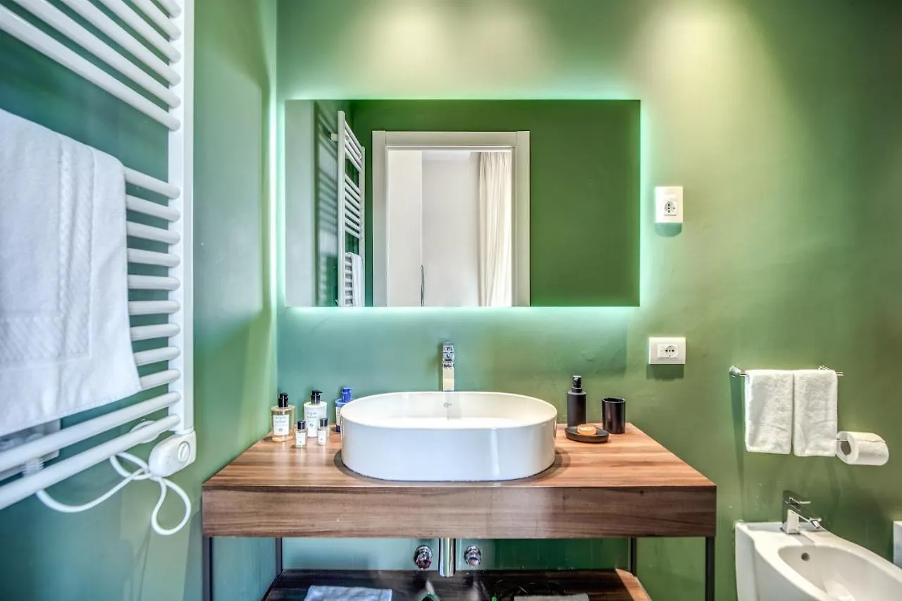 Milhouse Suites Duomo Милан Отель