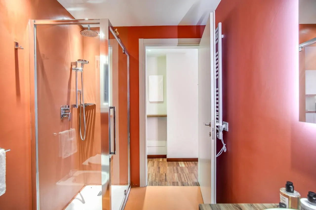 Milhouse Suites Duomo Милан 2*,  Италия